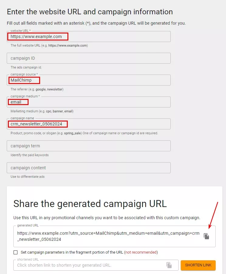 Ако търсите по-лесен начин за създаване на UTM таговете, можете да използвате онлайн инструментът на Google.  За да използвате инструмента е необходимо да въведете URL адреса, към който искате да води линка. След това, трябва да попълните задължителните полета:  utm_source (например MailChimp),  utm_medium (например email),  и utm_campaign (например summer_sale).  Полетата utm_term и utm_content не са задължителни и могат да бъдат използвани за по-детайлен анализ. Инструментът автоматично ще генерира URL, който може да използвате във вашите имейл кампании.