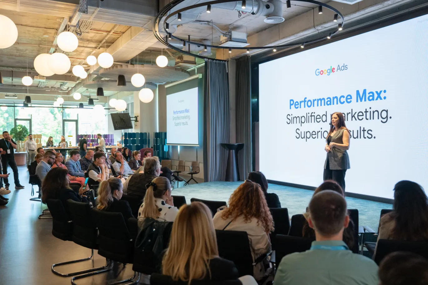 Втората половина на презентацията беше посветена на Performance Max &ndash; рекламният формат, който според Google е най-добре подготвен да отговори на новото потребителско поведение.