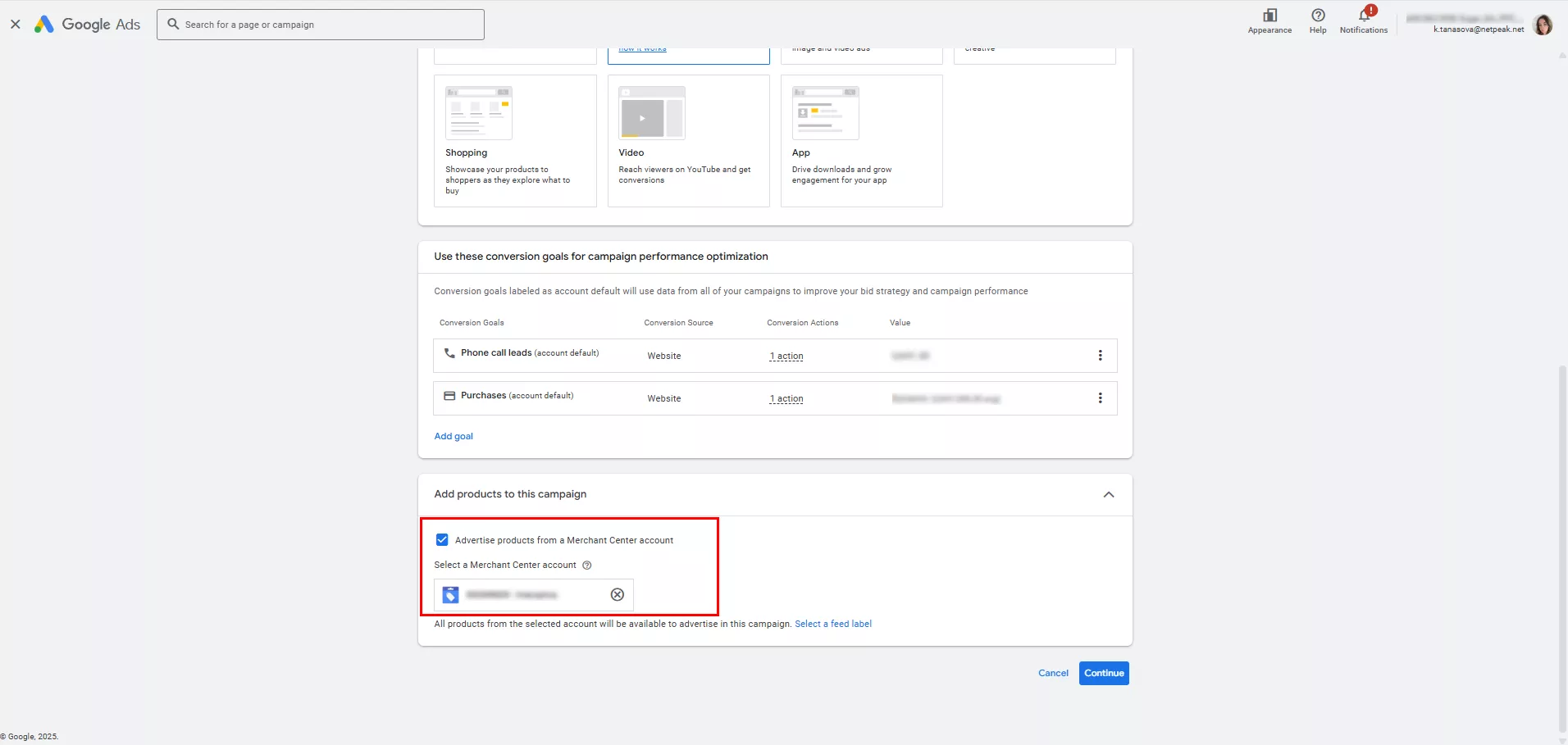 Виберіть підв’язаний акаунт Merchant Center та натисніть «Продовжити» (Continue).